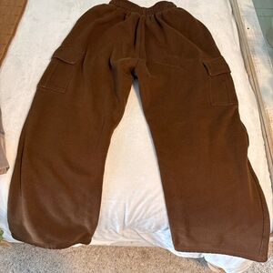 Brown sweatpants with cargo pockets